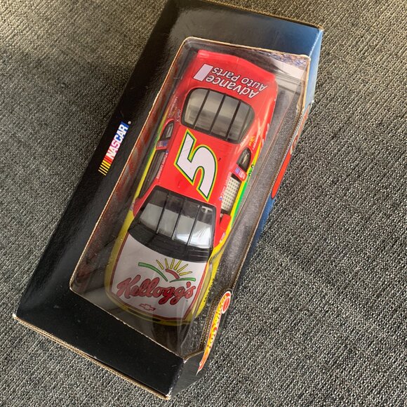 Hot Wheels Racing Deluxe 1:24 Nascar #5 Terry Labonte Kellogs Diecast Car new - Picture 4 of 9